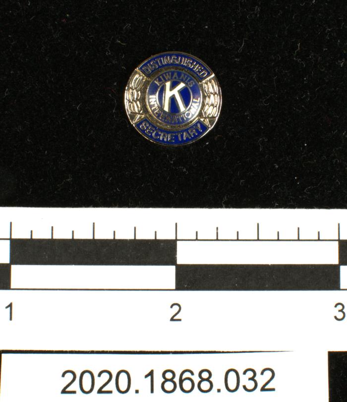 Kiwanis International Distinguished Secretary lapel pin