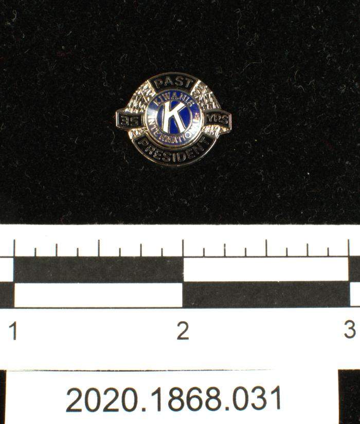 Kiwanis International 35 years Past President lapel pin
