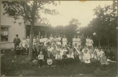 Nels Wollan farm, group photo