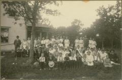 Nels Wollan farm, group photo