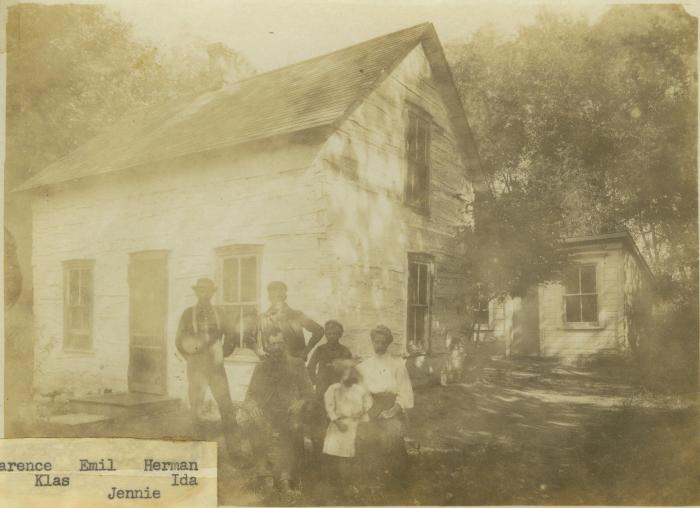 Klas Quist family in front of their home