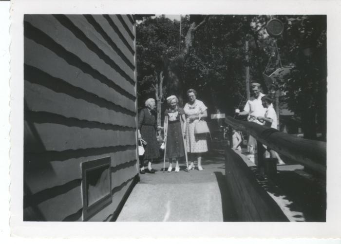 Clara, Hannah, and Bessie Kaldahl at Fair Hills Resort