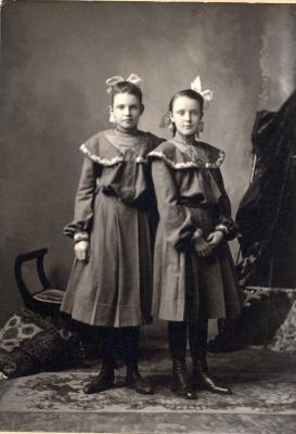 Elsie & Margot Wollan