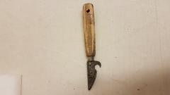 can opener with wooden handle