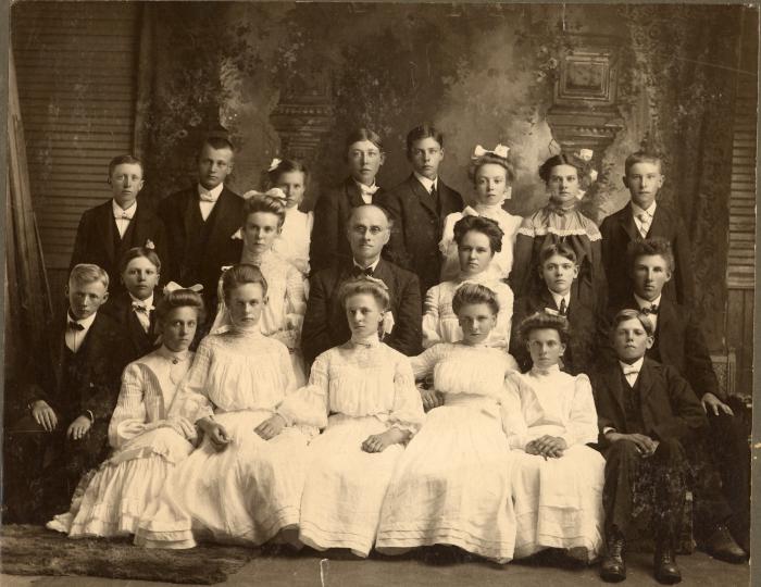 1904 Fron Lutheran Church Confirmation Class