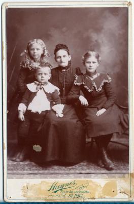 Thrine Henrickson with nieces and nephew