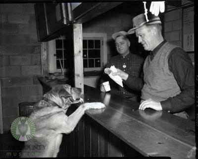 Lions Club Glenwood, Minnesota serving customers, Wally Ogdahl, Harold Brundin 