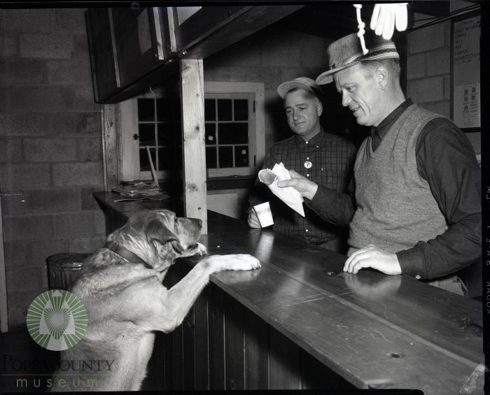 Lions Club Glenwood, Minnesota serving customers, Wally Ogdahl, Harold Brundin 
