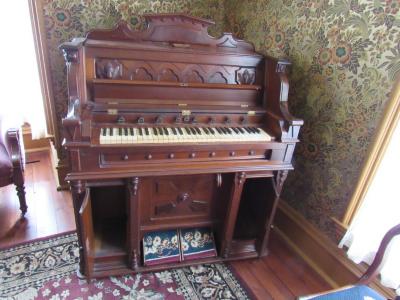W. W. Kimball Reed Organ