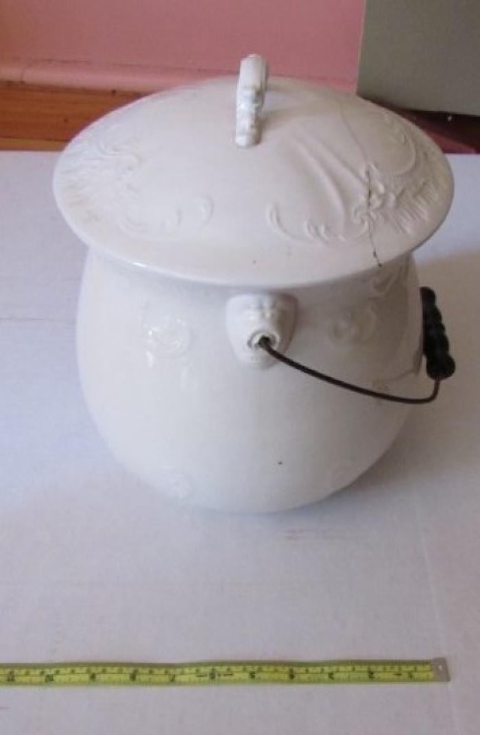 White Porcelain Chamber Pot