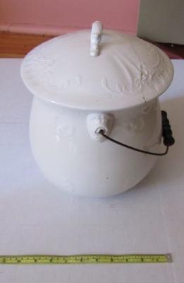 White Porcelain Chamber Pot