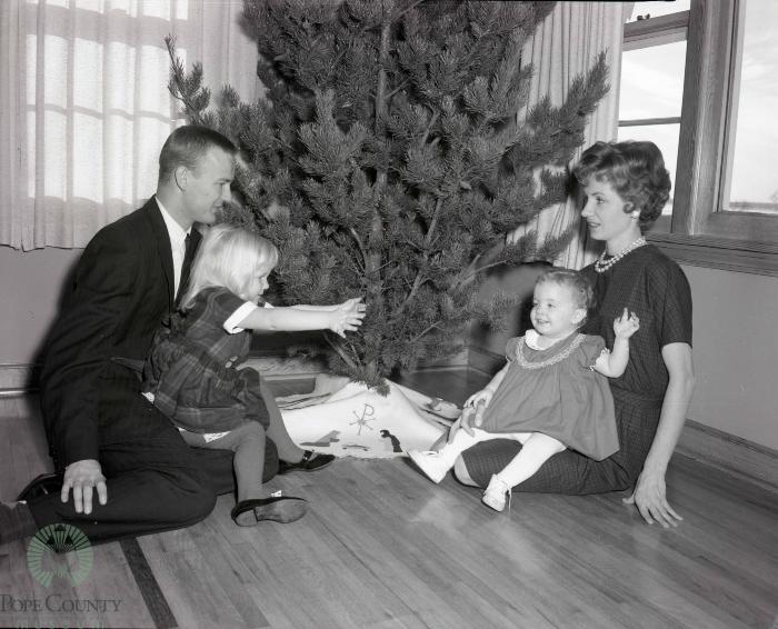 Reverend James Kragness And Family, Glenwood, Minnesota 