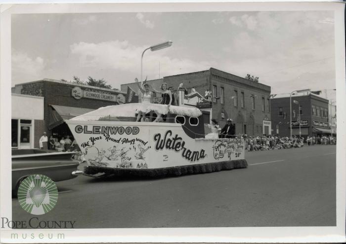 Waterama Float in Parade