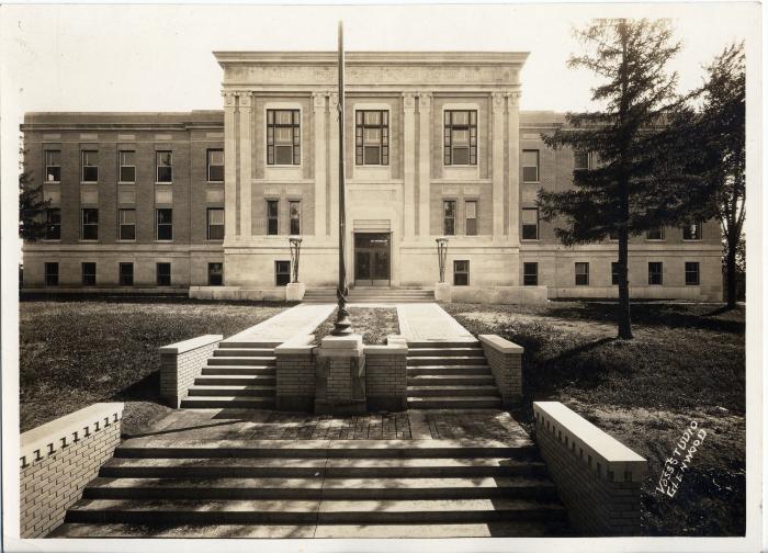Photo of the Pope County Court House