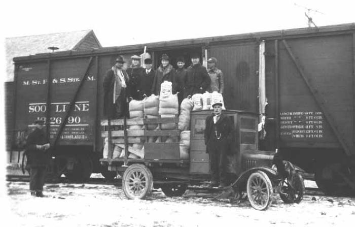 The beginning of a good job.  Unloading 40,000# of choice Idaho Alfalfa seed at Henning, 1924.  This