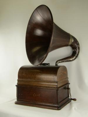"Edison Opera" Tabletop Phonograph with wood amplifier horn
