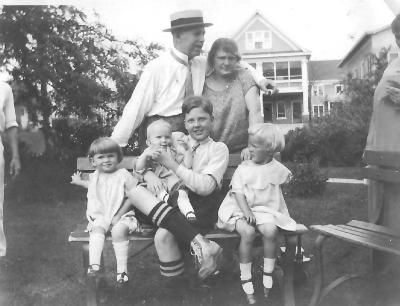 Mary and Carl Emil Bardenfleth with the children.