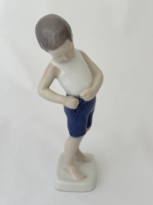 Sculpture - Boy buttoning short pants