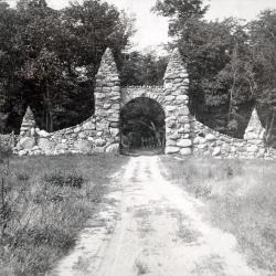 Entering Northome Gate, Deephaven