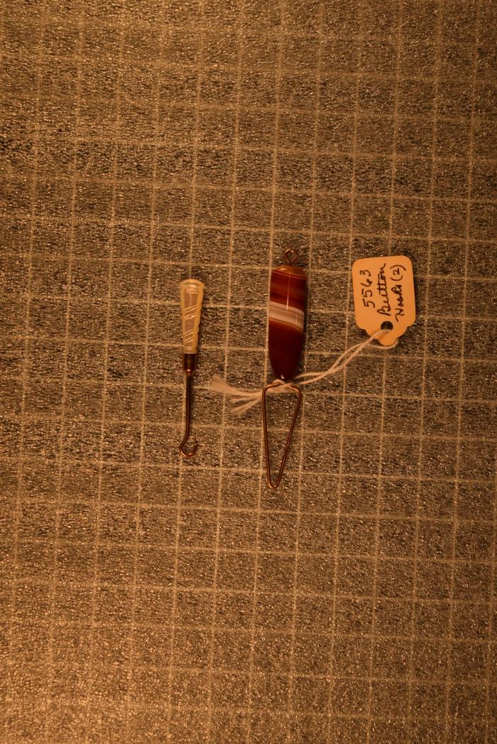 Buttonhook