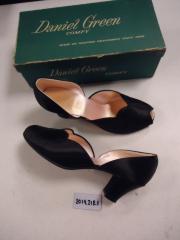 Women's Black Fabric Pumps