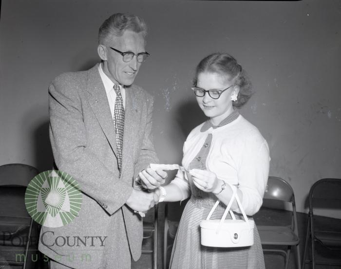Mrs. Orville Feigum wins dairy heifer, Harold Kavale make the officla presentation. Glenwood, Minnesota