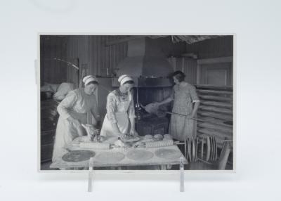 Baking Leksands Round Knäckebröd: Postcard