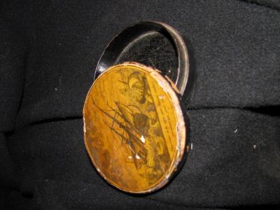 Lady's snuff box