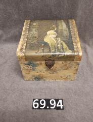 Men's collar box with contents.