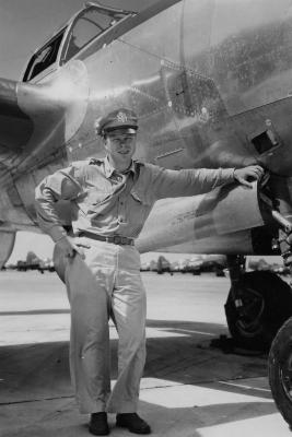 Richard Bong leaning against P-38