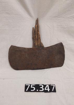 Double blade axe head