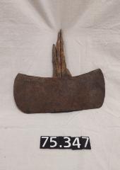 Double blade axe head
