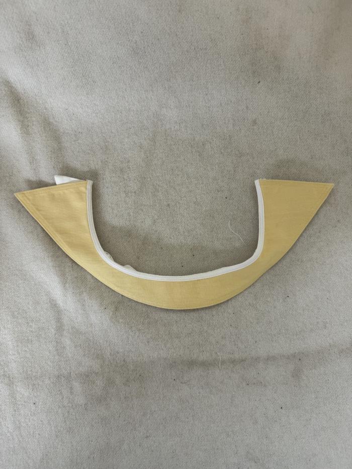 Yellow collar with a white edge around the top