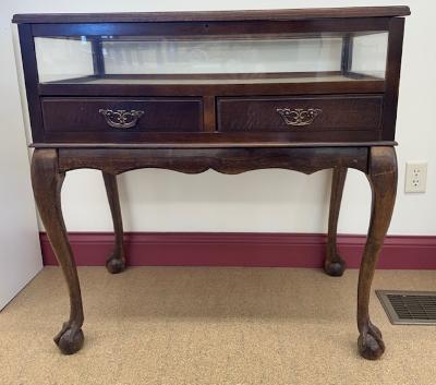 Queen Anne's Curio Glass Display Table: Table