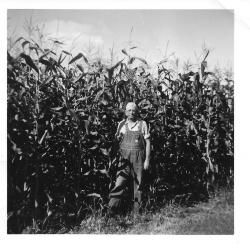 Photo of Chuck Kramer with corn