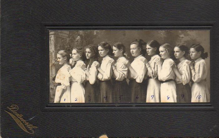 Photograph of 10 young Mantorville Girls