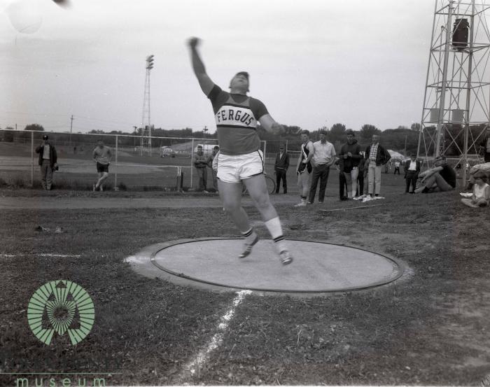 Mike Henkes gets second in Discus Throw