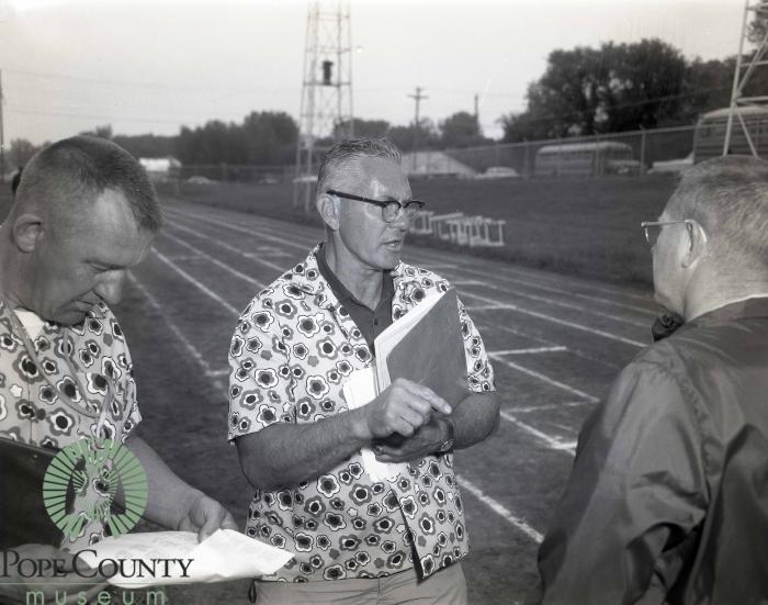Cliff Hanson with 2 unidentified men during Glenwood track meet 