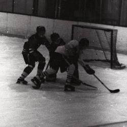 Photo Negative: November 26, 1980, issue of Maplewood Review