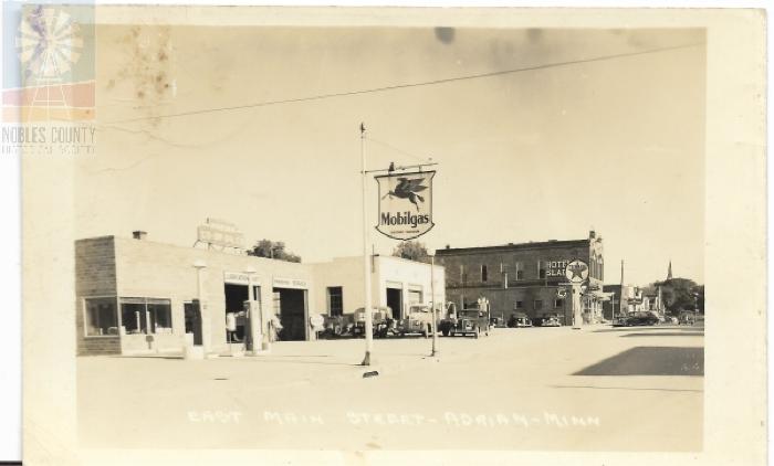Postcard  East Main Street - ADRIAN, MINN.