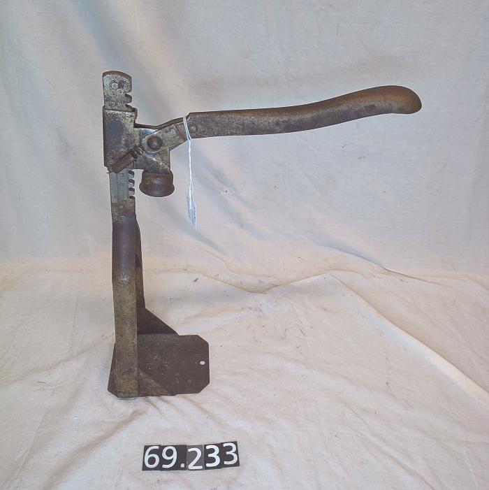 Metal Bottle Capper