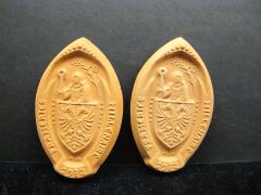 2 ceramic wall hangings
