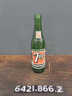 Bottle: 7UP 
