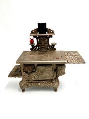 Kenton Brand Cast Iron Toy Stove: Doll Furniture