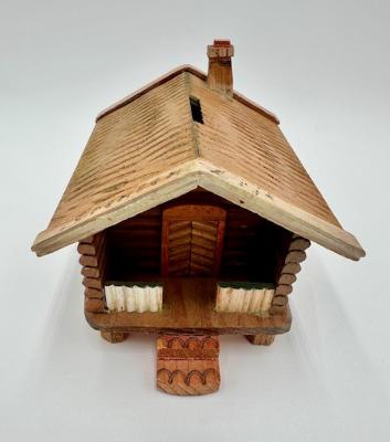 Log Cabin Piggy Bank: Piggy Bank