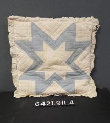 Pillow, quilted blue star