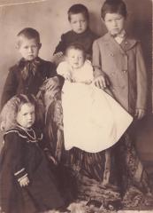 Children of Carl and Christina Ulrich, 1904.