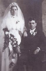 Wedding photograph of Henry Fluegge and Minnie Ulrich, Sept. 24, 1914.