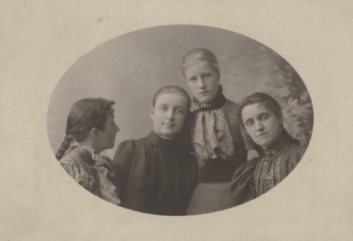 Ida McCabe (Kayser) and friends