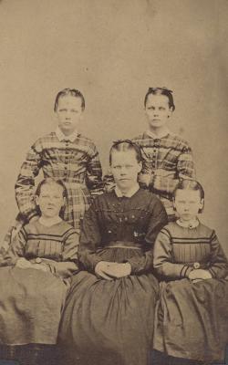 Daughters of Eva Lisa and Jonas Lundeen